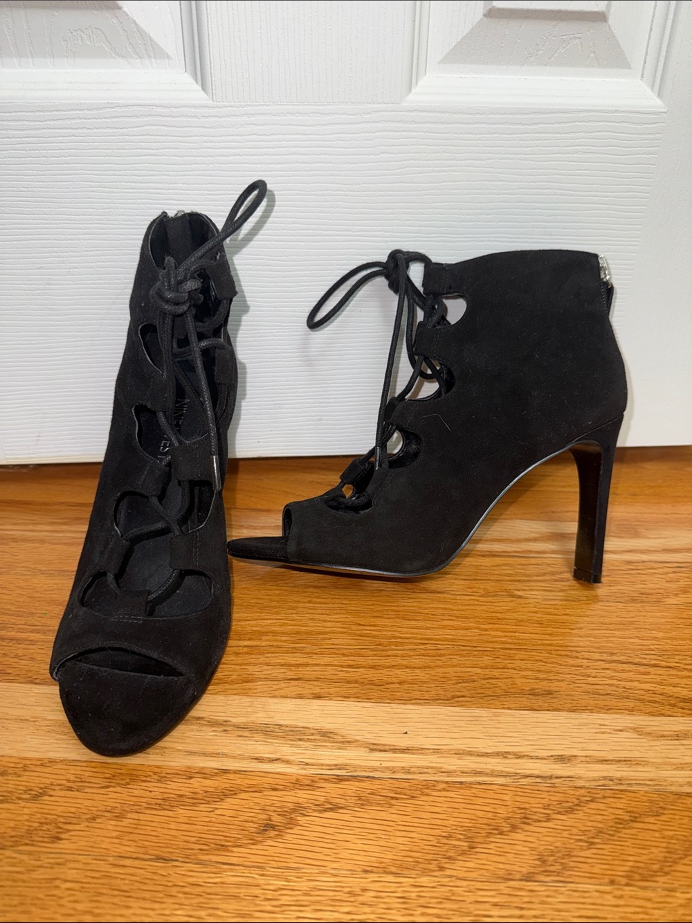 Nine West Black Leather Lace-Up Heels Size 6.5 Women’s
